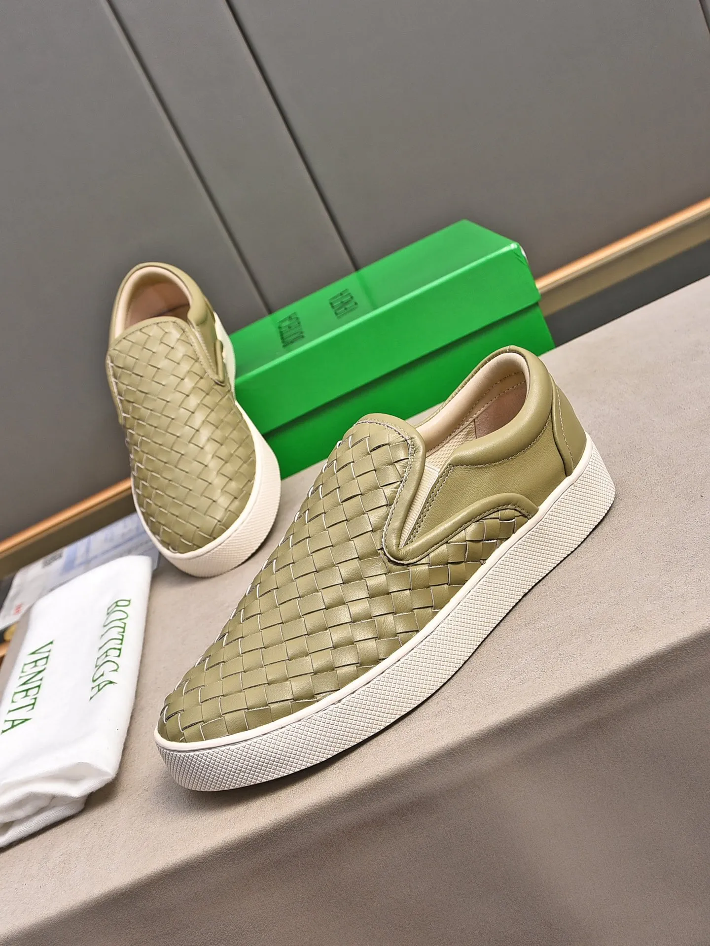 Men's shoes 💰480 [Sleeves series] BOTTEG* VENET* - high-end boutique Size: 38-44 (45 customized) BV new product, first-layer cowhide artificially woven classic style harmoniously blends with contemporary fashion temperament, rubber soles are light and flexible, water-dyed sheepskin pads! [Taobao, Tmall, and live streaming are the first choices]